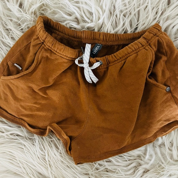 Vuori Sunnyside Short in Yellow Flax Heather Turmeric, Size XS - Picture 2 of 7